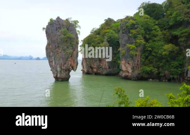Ko Raya Ring The unique landscape of Ko Ta Pu island - the karst tower in Ao Phang ...