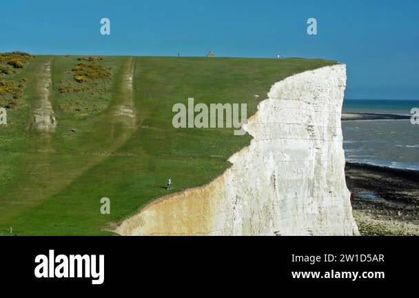 Walking hi res Stock Videos & Footage - HD and 4K Video Clips - Alamy
