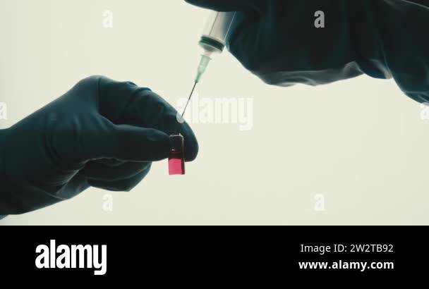 Close-up laboratory experiment test tube experiment reagent syringe ...