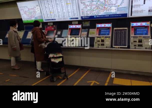 Жапондық әйелдің метрода жатуы түсірілген видео Жапондық әйелдің метрода жатуы түсірілген видео