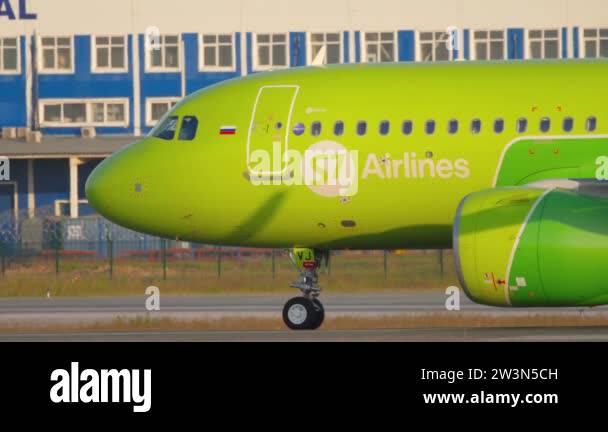 A320 on runway Stock Videos & Footage - HD and 4K Video Clips - Alamy