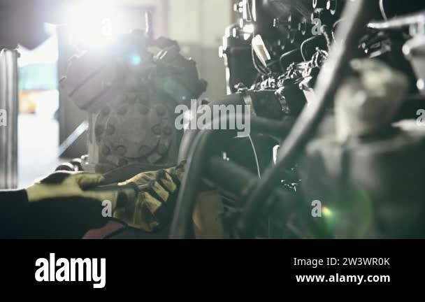 Hand auto mechanic using Stock Videos & Footage - HD and 4K Video Clips ...