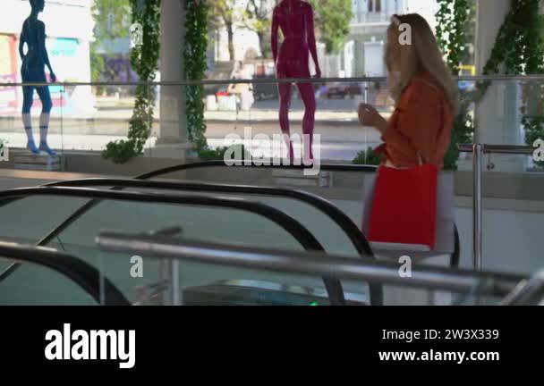 Әйелдердің бөртпе шашының порнографиясы Ангел Дарктың шұлықтағы порно видеосы