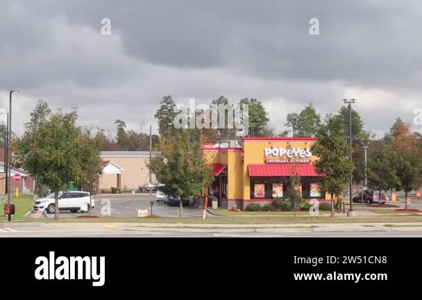 popeyes on tobacco road Atlanta, Ga USA - 11 12 20: Popeyes fried chicken restaurant and passing  traffic
