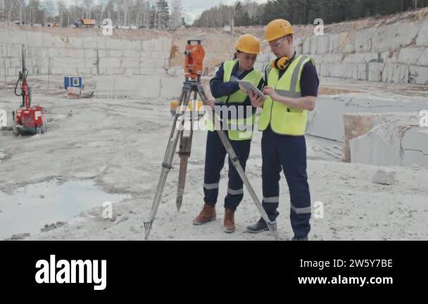 Female hard hat rig Stock Videos & Footage - HD and 4K Video Clips - Alamy