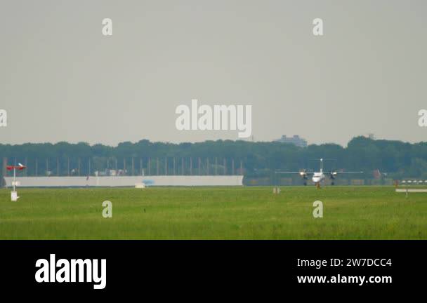 Turboprop in flight Stock Videos & Footage - HD and 4K Video Clips - Alamy