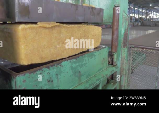 Pressure baling Stock Videos & Footage - HD and 4K Video Clips - Alamy