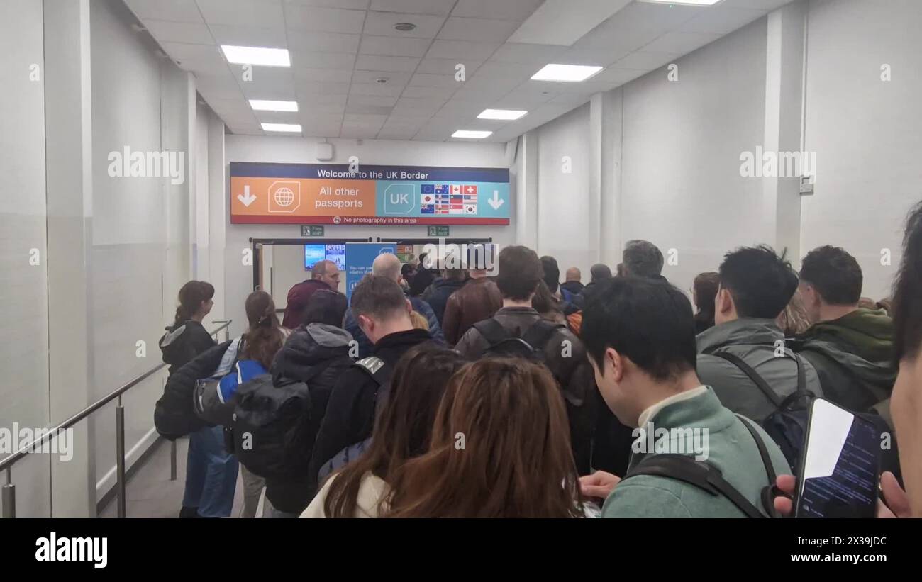 Subway Queue Inuk Airport queues uk Stock Videos & Footage - HD and 4K Video Clips - Alamy