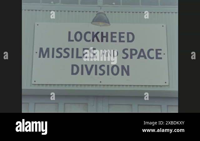 1959 - Buses bring USAF officers to the Lockheed Missile Systems ...