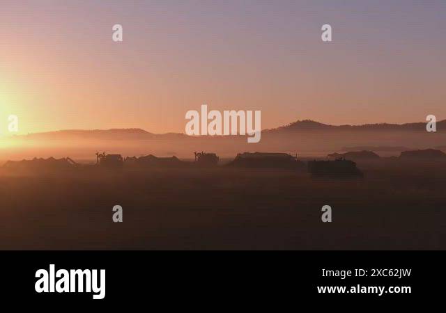 Australian Defense Force soldiers and U.S. Marines fire howitzer ...