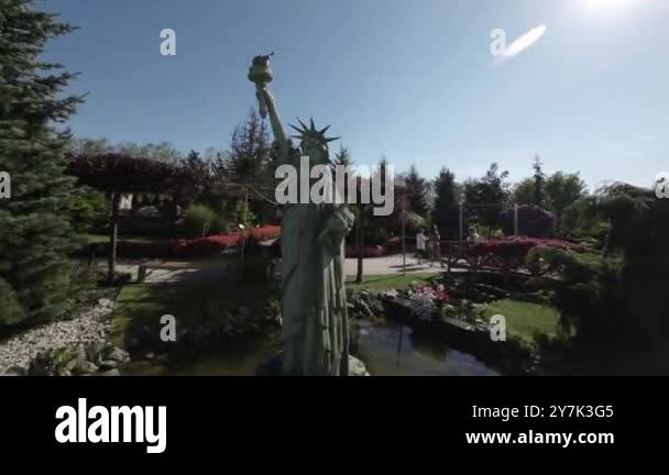 Replicas of the statue of liberty Stock Videos & Footage - HD and 4K