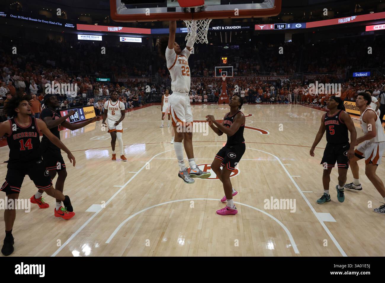 AUSTIN, TX - MARCH 01: Texas Longhorns forward Devon Pryor (22) dunks ...