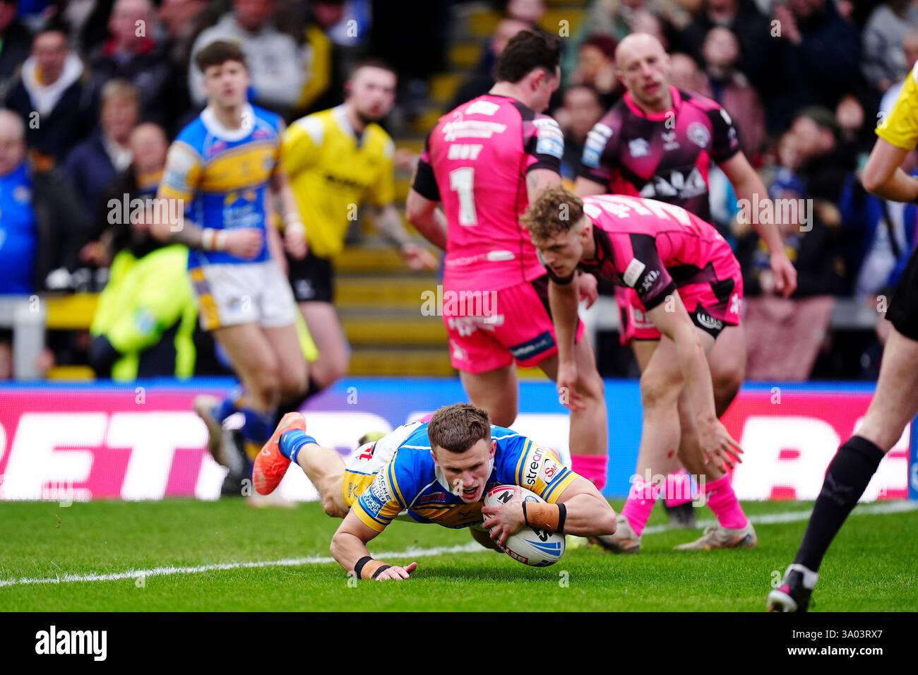 Leeds Rhinos' Ash Handley scores a try during the Betfred Super League ...