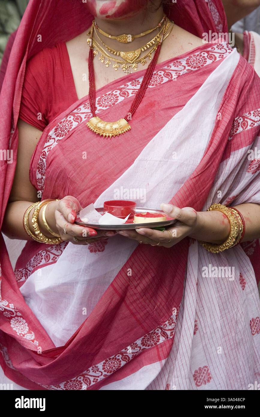 Woman celebrating Durga Pooja dussera Vijayadasami Navaratri Festival ...