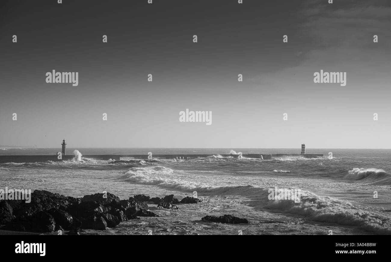 Sea landscape huge waves Black and White Stock Photos & Images Alamy