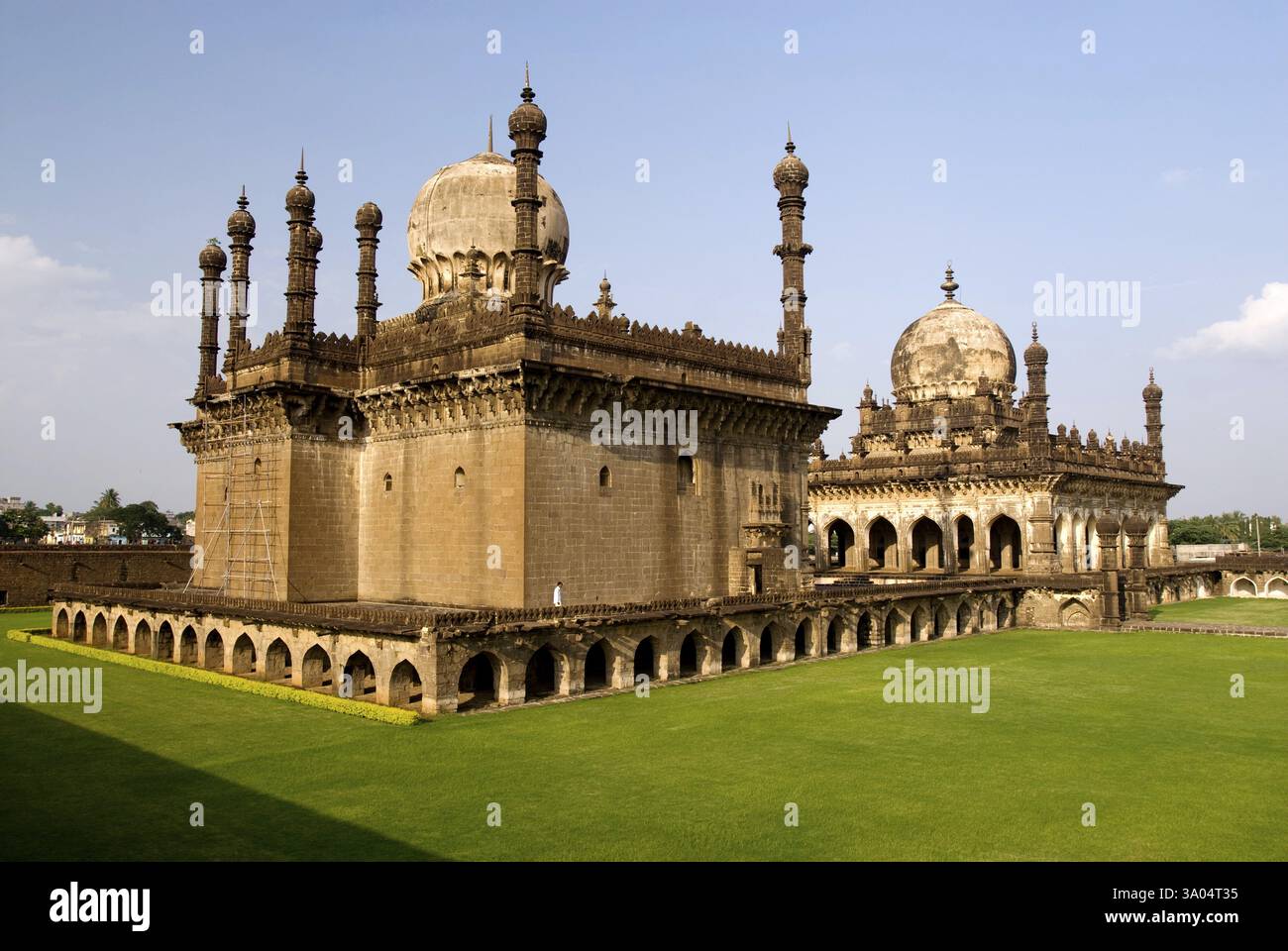 Brahim Rauza The Ibrahim Rauza built by Ibrahim Adil Shah II is a tomb and mosque in ...