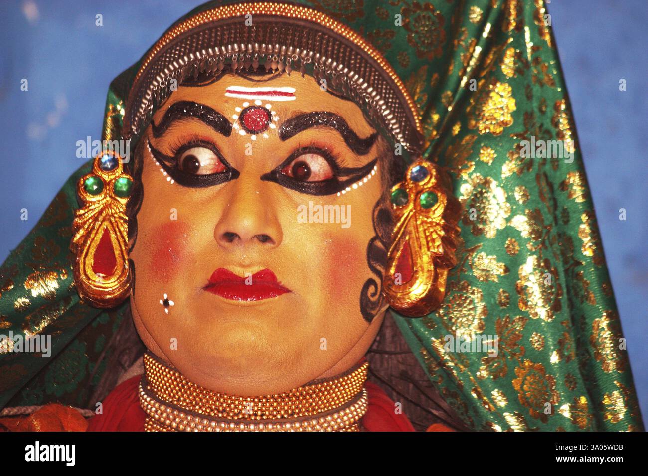 Kathakali dance show eye performance at Mudra centre at Thekkady ...