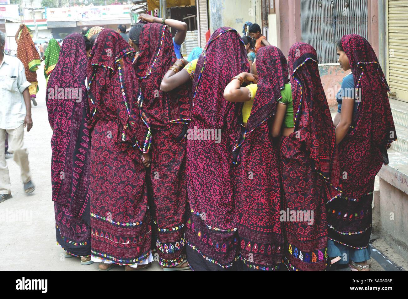 Tribal women in holi festival hi-res stock photography and images - Alamy