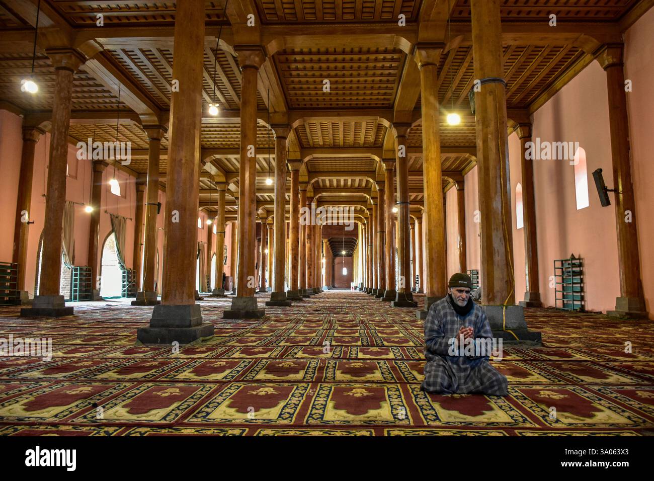 Srinagar, Kashmir, India. 2nd Mar, 2025. A Kashmiri Muslim prays inside ...