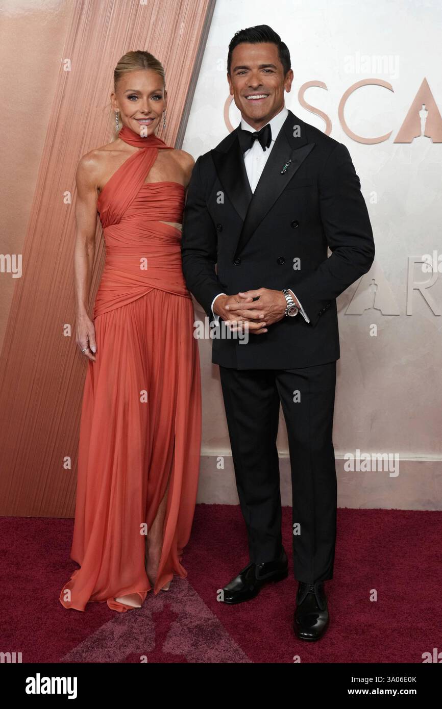 Kelly Ripa Left And Mark Consuelos Arrive At The Oscars On Sunday Kelly Ripa Left And Mark Consuelos Arrive At The Oscars On Sunday March 2 2025 At The Dolby Theatre In Los Angeles Photo By Jordan Straussinvisionap 3A06E0K