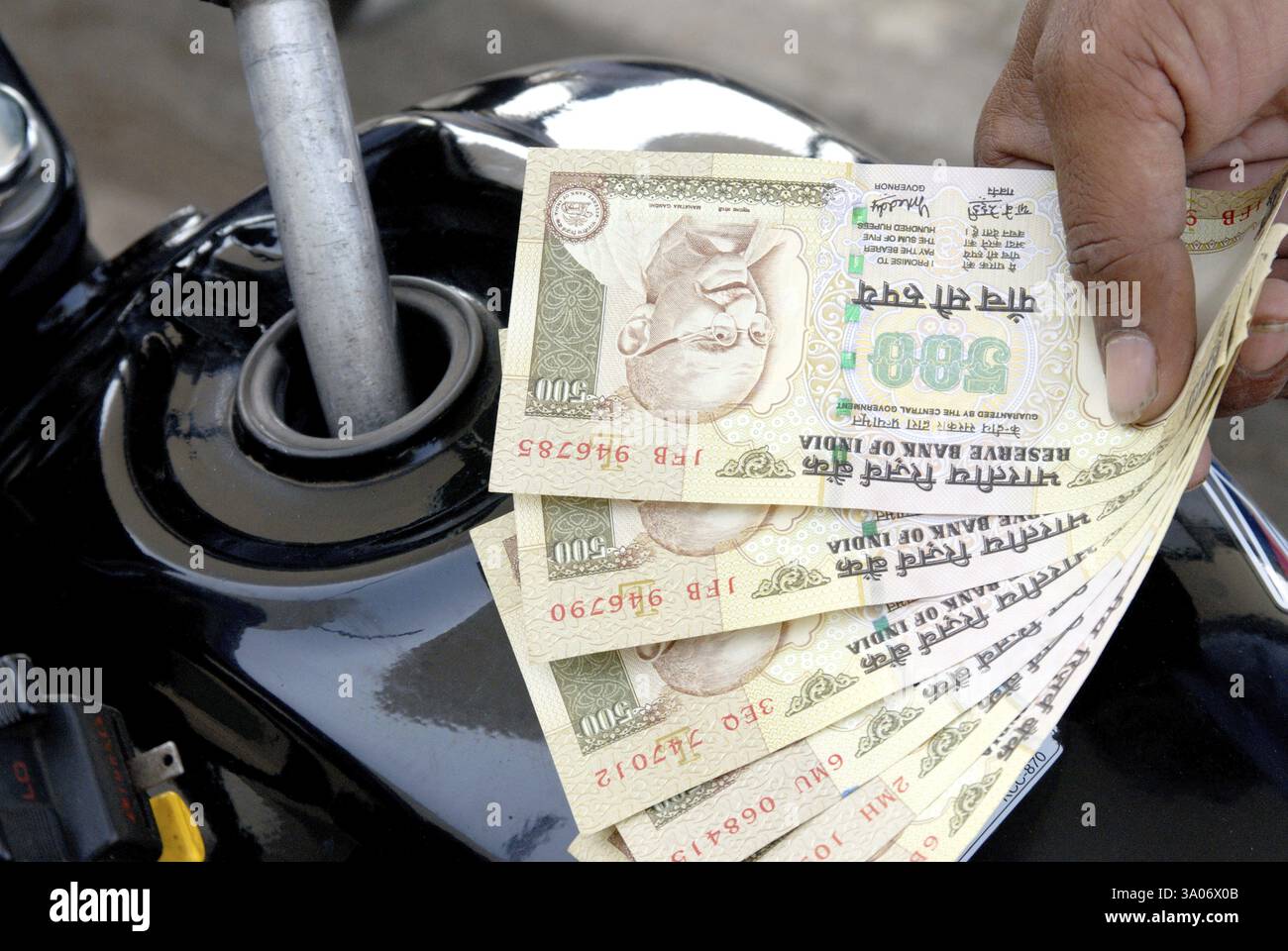 Hand showing Indian currency of five hundred rupees MR#364 Stock Photo ...