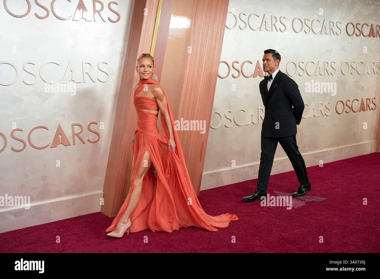 Kelly Ripa Left And Mark Consuelos Arrive At The Oscars On Sunday Kelly Ripa Left And Mark Consuelos Arrive At The Oscars On Sunday March 2 2025 At The Dolby Theatre In Los Angeles Ap Photojae C Hong 3A0730J