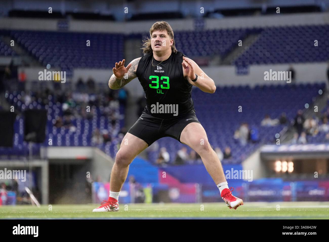 Georgia offensive lineman Tate Ratledge runs a drill at the NFL ...