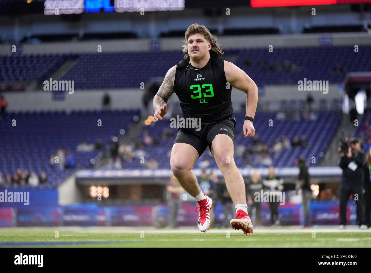 Georgia offensive lineman Tate Ratledge runs a drill at the NFL ...
