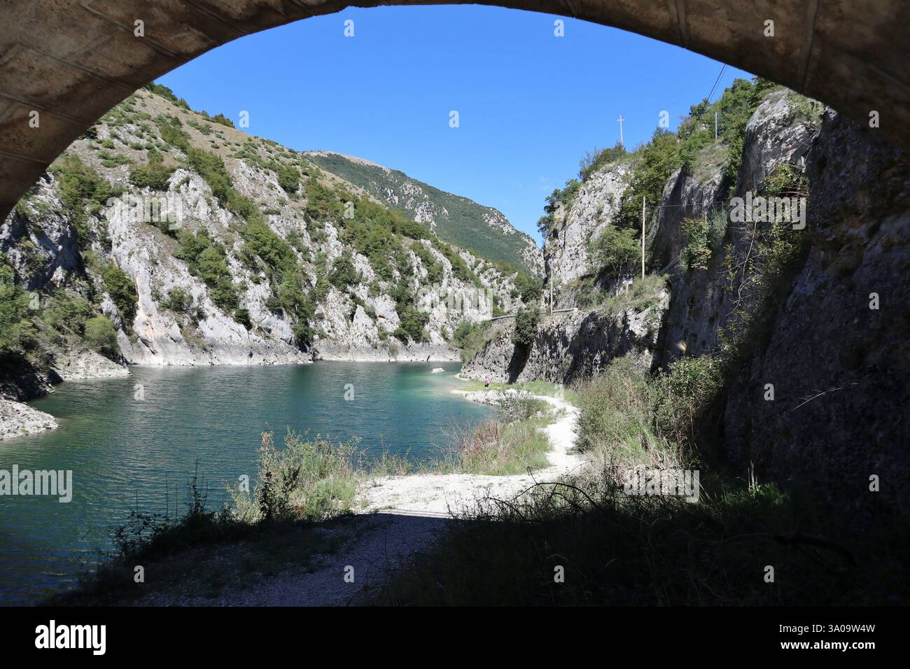 Lago azzurro hi-res stock photography and images - Alamy