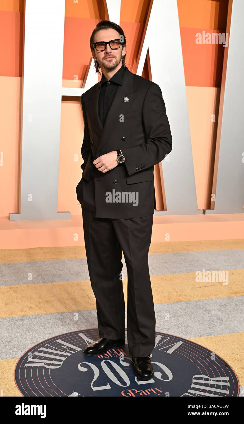 beverly-hills-usa-02nd-mar-2025-dan-stevens-arriving-at-the-vanity