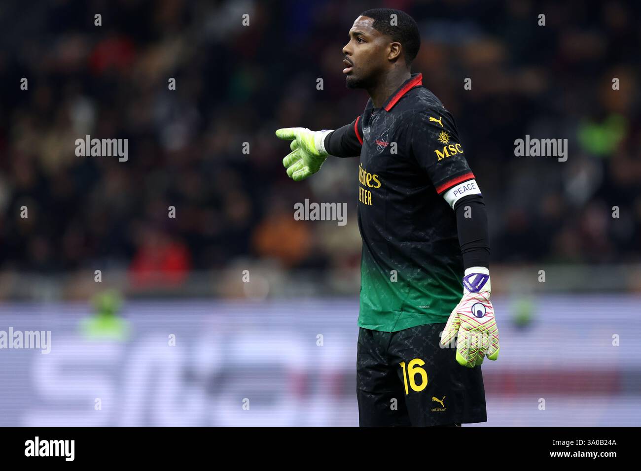Mike Maignan of Ac Milan gestures during the Serie A match beetween Ac ...