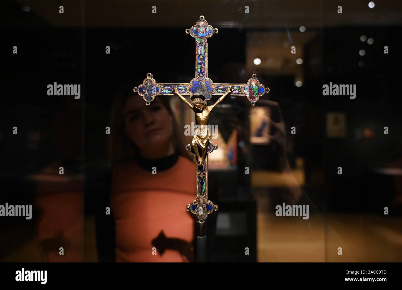 Maesta duccio virgin hi-res stock photography and images - Alamy
