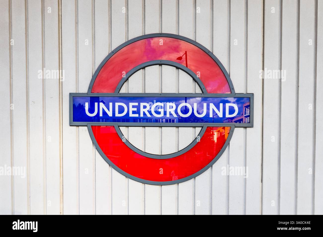 Train station sign hi-res stock photography and images - Alamy