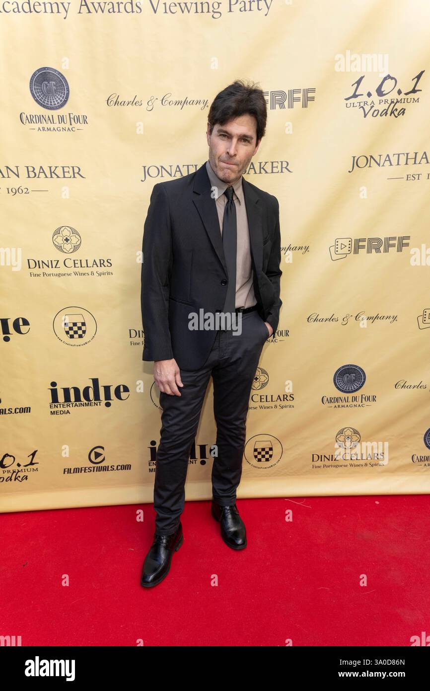 Actor Tom Archdeacon attends The Icons Of Hollywood Oscar Viewing ...