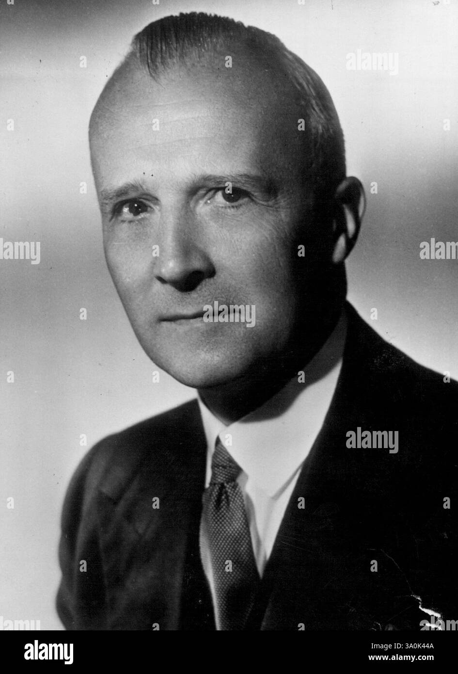 Elijah Wood Reflects On Why His Remake Australian TV Comedy Was So  Meaningful 10 Years Later: “It Was Hard To Let It Go”, image size:945x1390