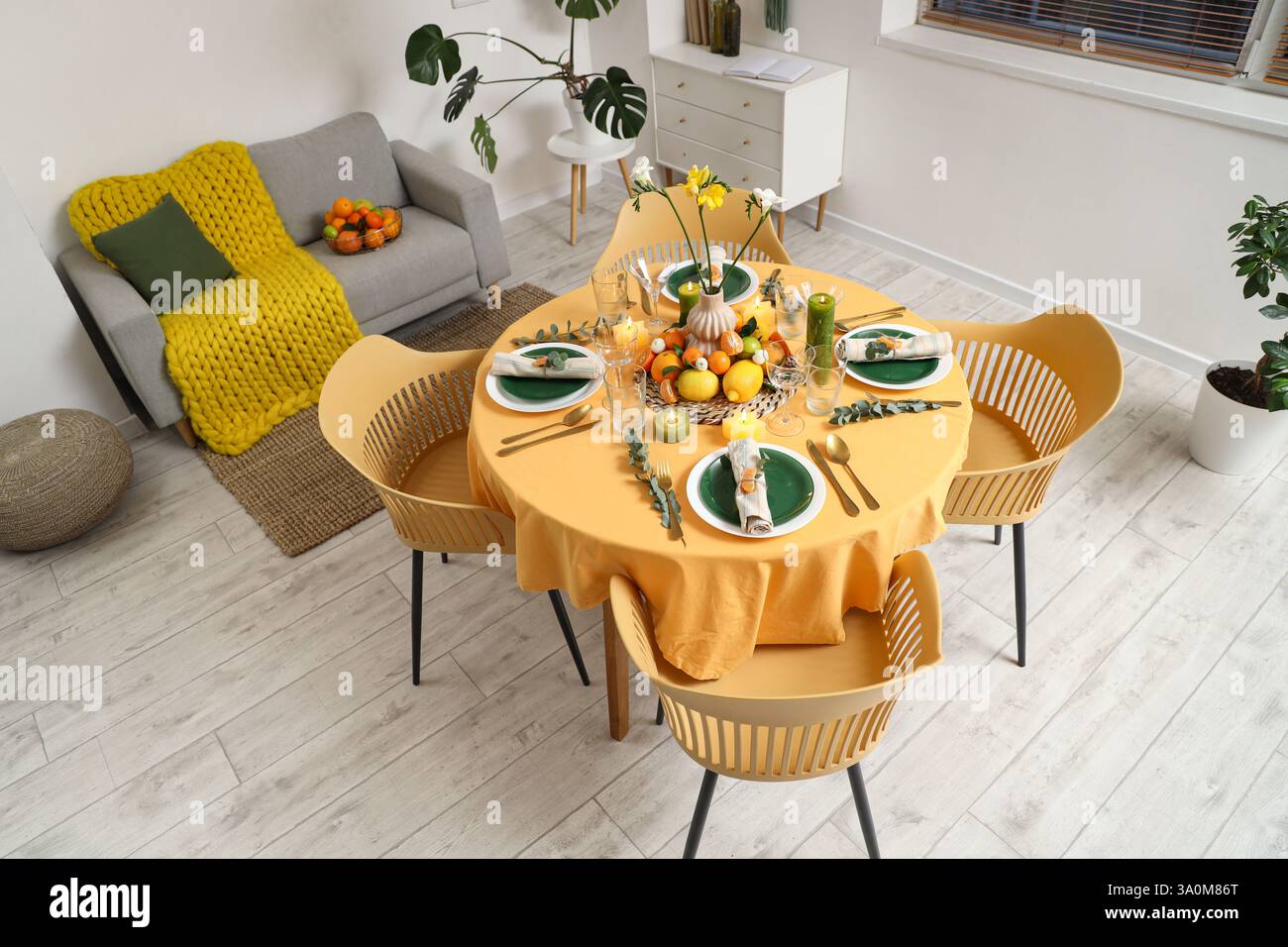 Interior of dining room with beautiful table setting Stock Photo - Alamy