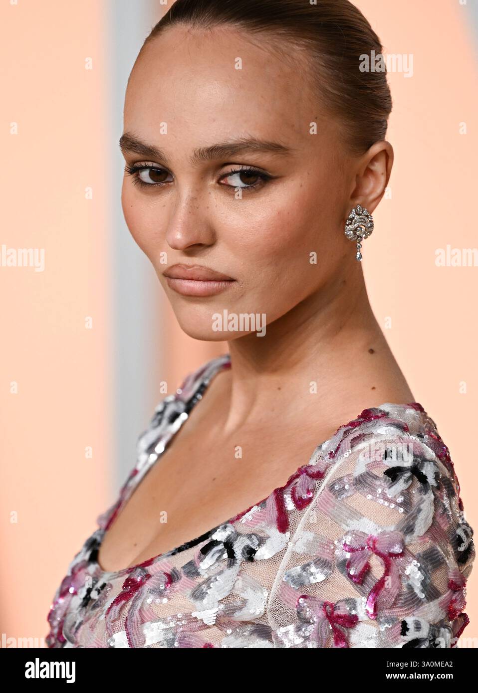 Depp lily rose hi-res stock photography and images - Alamy