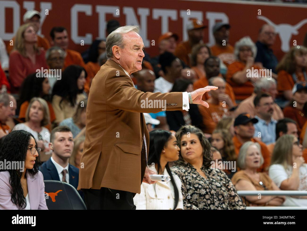 Texas Women's head coach Vic Schaefer directs his team during the first ...