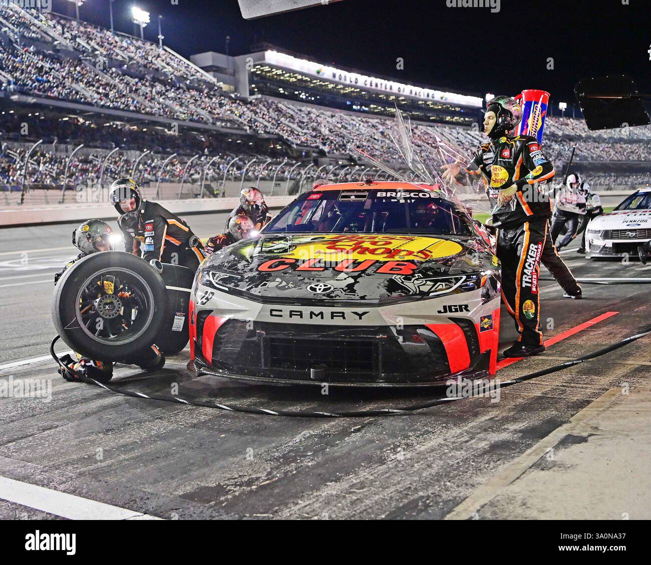 Nascar pit stop hi-res stock photography and images - Alamy