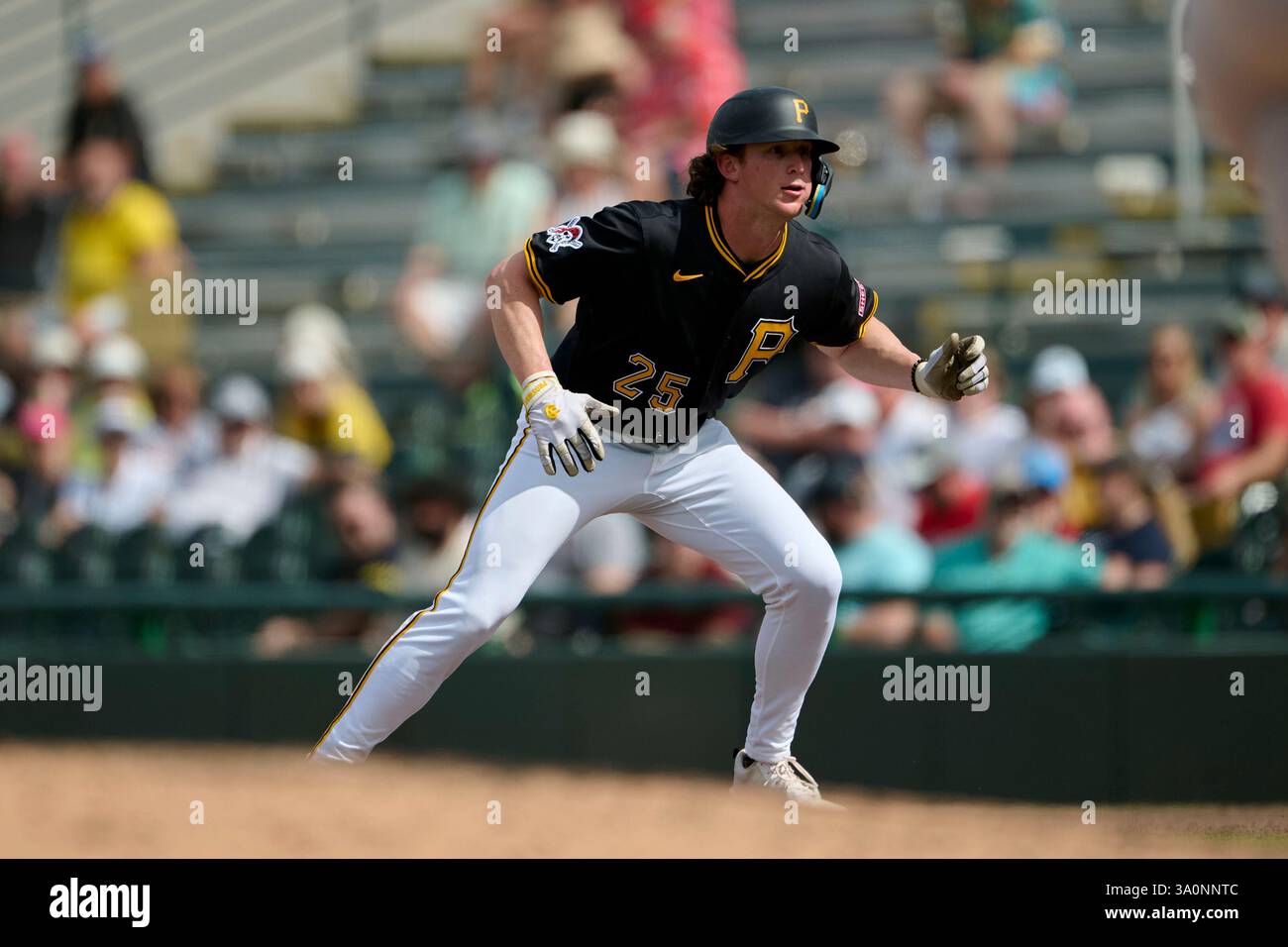 Pittsburgh Pirates Billy Cook (25) leads off first base during an MLB ...