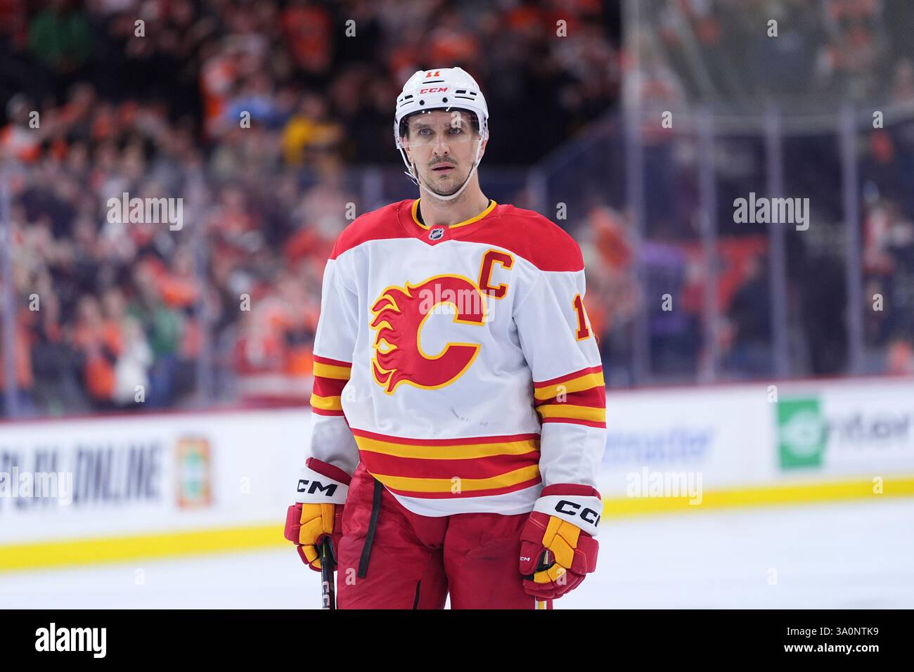 Calgary Flames' Mikael Backlund plays during an NHL hockey game Tuesday ...