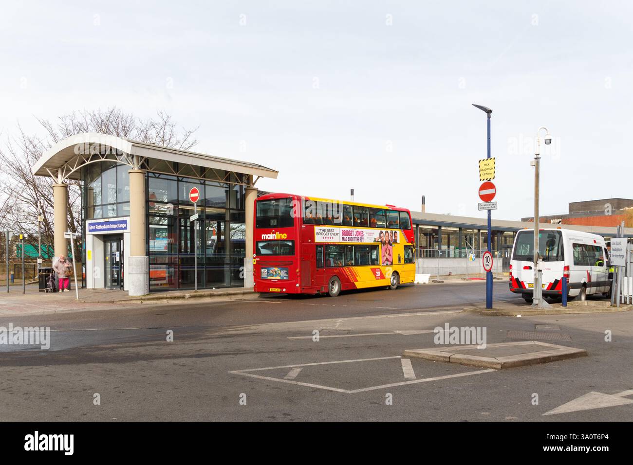 Town centre bus interchange hi-res stock photography and images - Alamy