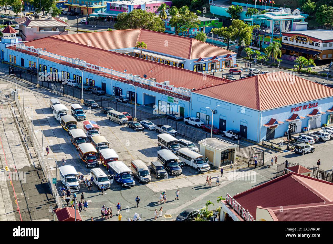 Open air safari buses hi-res stock photography and images - Alamy