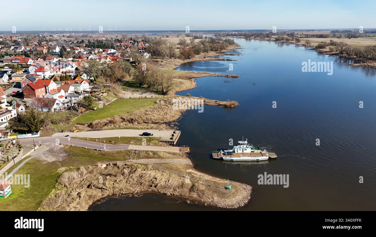 05 March 2025, Saxony-Anhalt, Rogätz: The Rogätz ferry crosses the Elbe ...