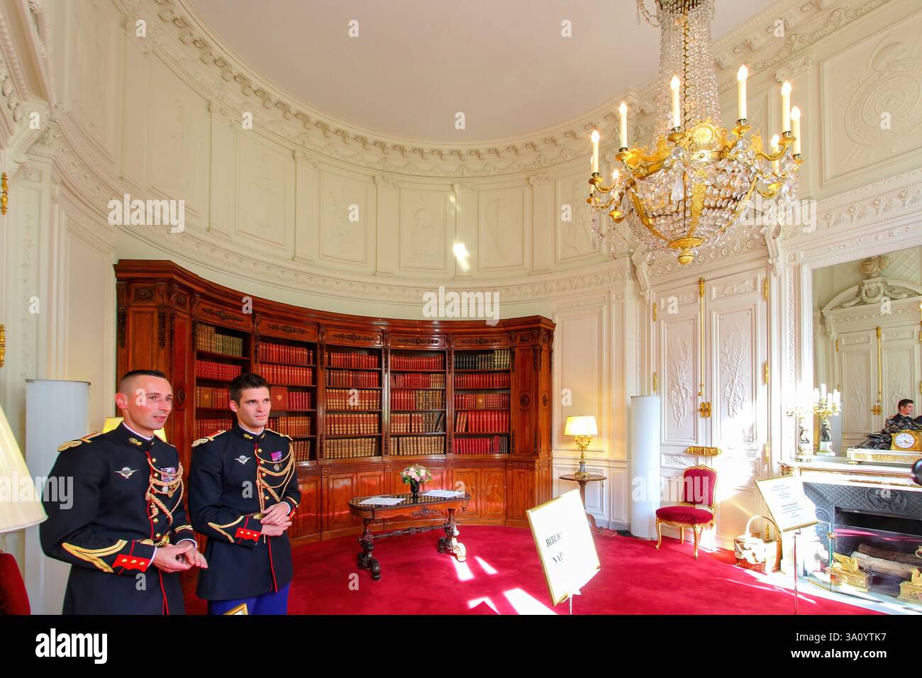 Library of the Élysée Palace aka Hôtel d'Evreux, the official residence ...