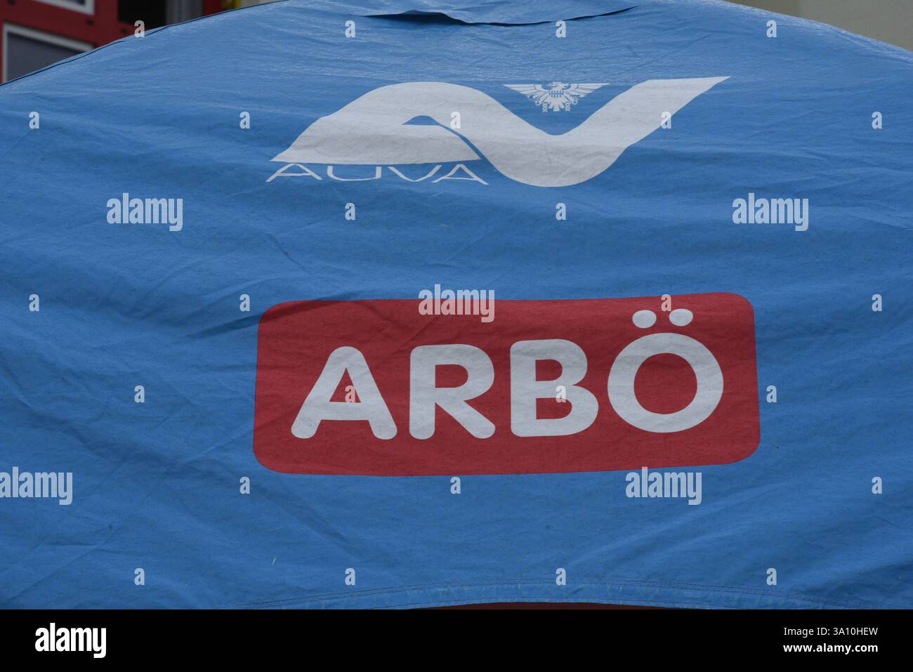 the ARBÖ drivers club logo, representation of interests and breakdown ...