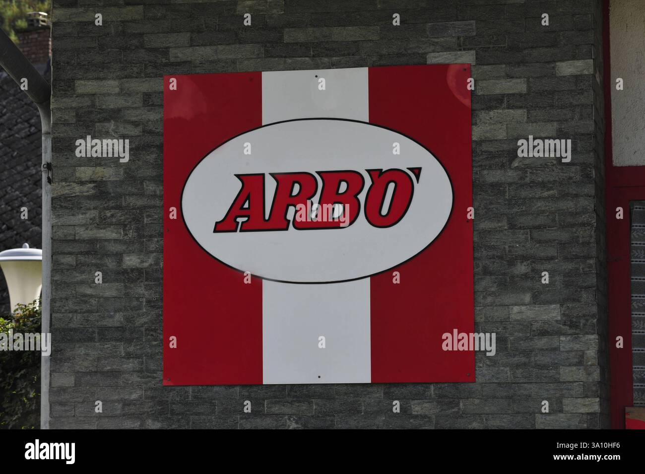 the ARBÖ drivers club logo, representation of interests and breakdown ...