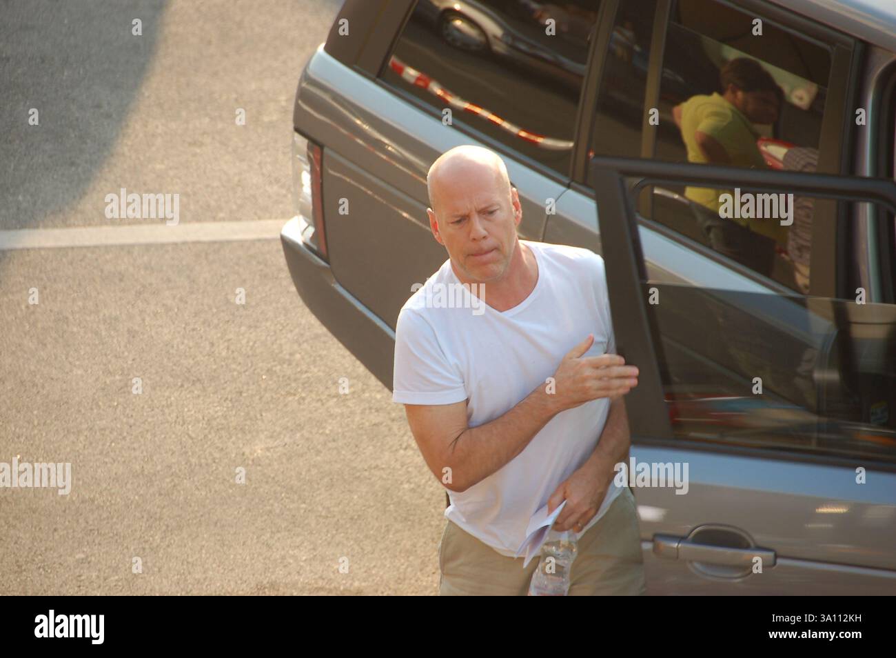 Car behind the scenes movie set hi-res stock photography and images - Alamy