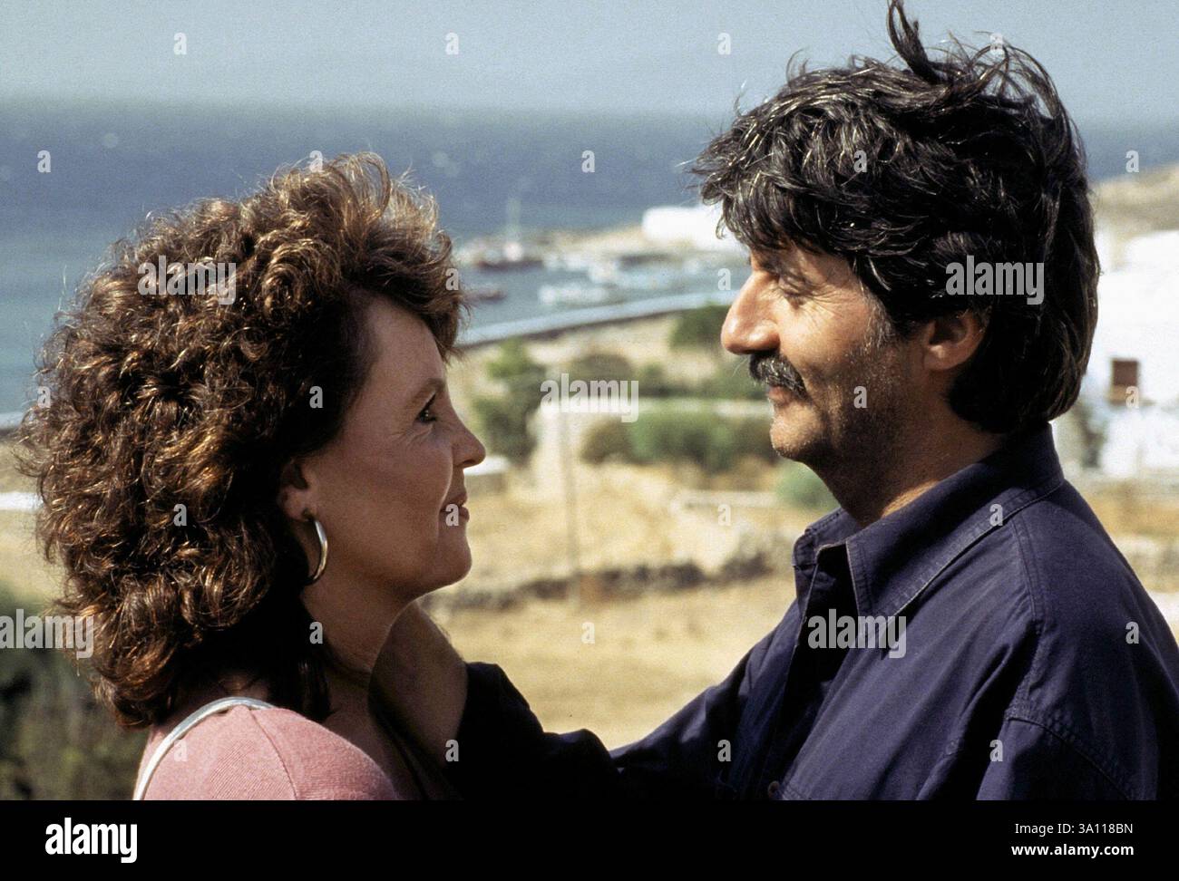 Shirley Valentine Pauline Collins & Tom Conti Stock Photo - Alamy