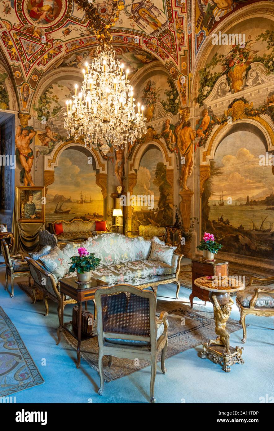 Old italian living room hi-res stock photography and images - Alamy, image size:884x1390